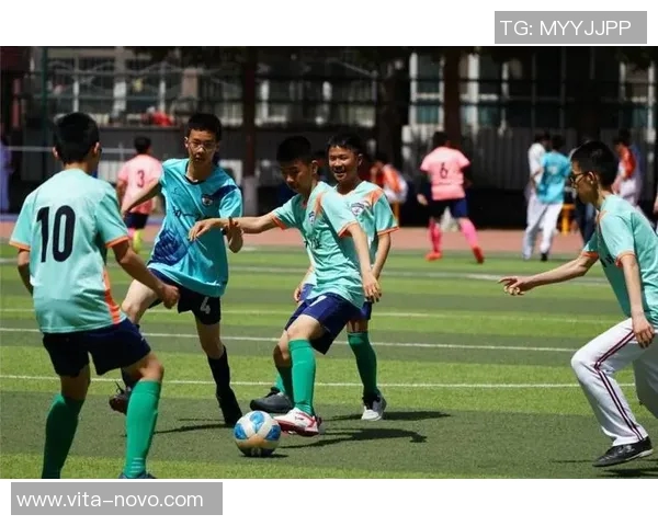 青春风采足球少年展现帅气风范的精彩瞬间 青春风采足球少年展现帅气风范的精彩瞬间