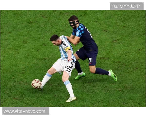 足球明星辉煌成就全景解读与职业生涯精彩瞬间回顾 足球明星辉煌成就全景解读与职业生涯精彩瞬间回顾