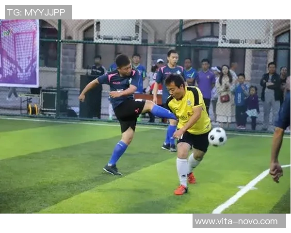 足球明星身材照片全景展示尽显运动魅力与健美风采 足球明星身材照片全景展示尽显运动魅力与健美风采