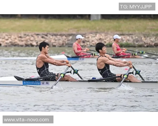 足球明星划船比赛精彩瞬间全景展示与精彩图片分享