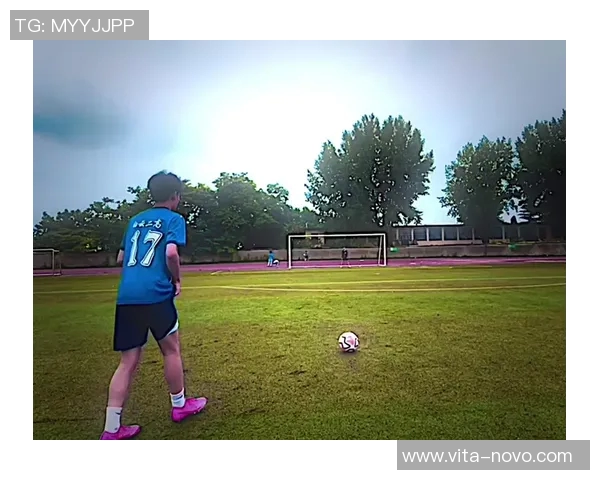 足球明星华丽变身瞬间揭秘转场背后的时尚与个性之旅 足球明星华丽变身瞬间揭秘转场背后的时尚与个性之旅